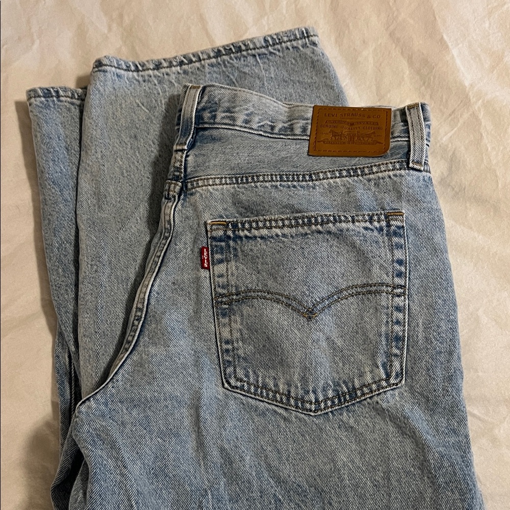 Levi's Women's Light Blue Boyfriend Jeans - Picture 5 of 5